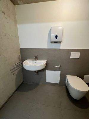 Mitarbeiter-WC im UG