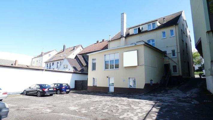 ..mit zahlreichen Stellplätzen