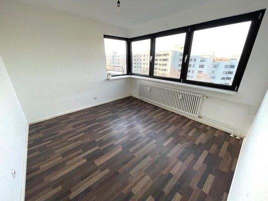 Leeres Zimmer mit Fensterblick