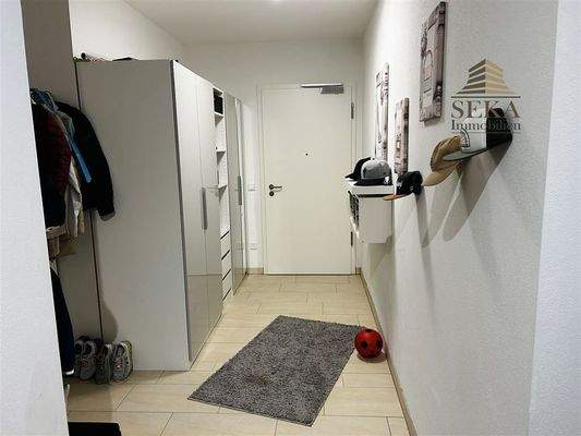 Eingangsbereich mit Blick zur Wohnungstür