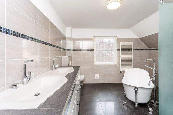 Badezimmer im Obergeschoss