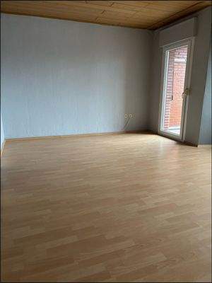 Geräumiges, helles Wohnzimmer