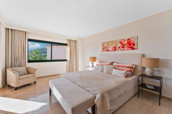 Master bedroom in apartment in Bendinat