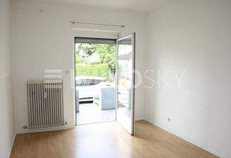 Wohnzimmer mit 18 m2 Terrasse