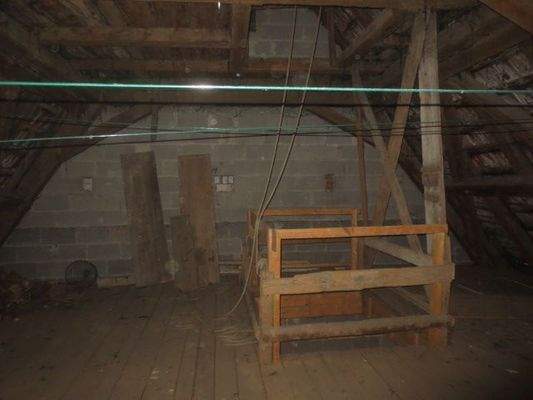 Strohballenbühne-Scheune