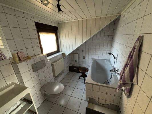    Zusätzlicher Badbereich oberhalb des Wohnbereichs (Schlaftrakt)