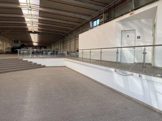 Innenansicht  Toiletten, Eingangsbereich gefliest