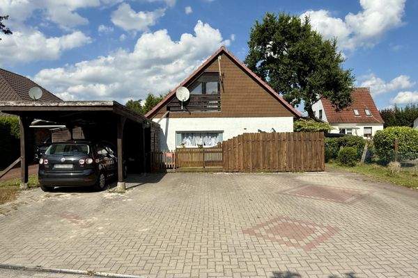 Flur 2: DH Straßenansicht