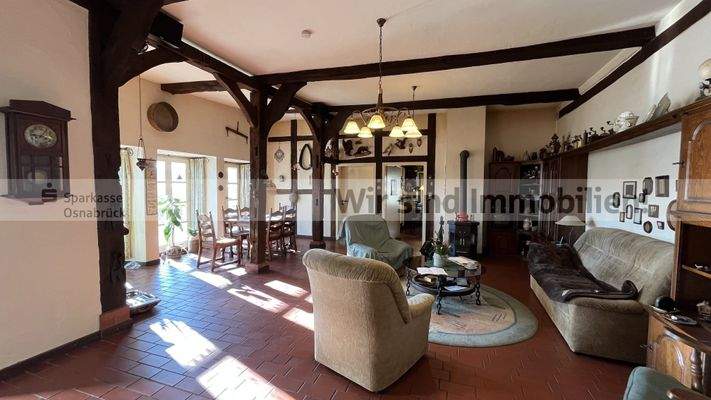 Helles Wohn-/Esszimmer