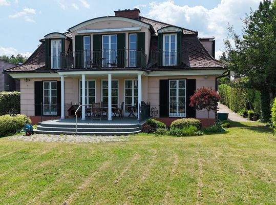 Rückseite / Terrasse und Balkon / Garten