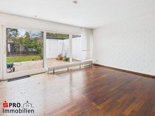 Wohnzimmer mit Ausgang zur Terrasse