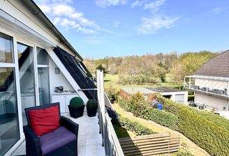 Balkon mit Ausblick in Landschaftsschutzgebiet