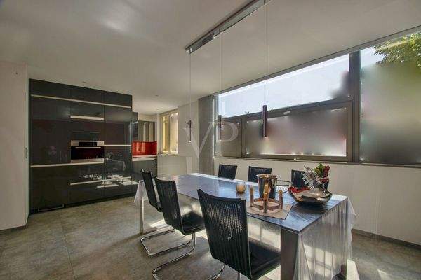 Esszimmer mit Einbauküche