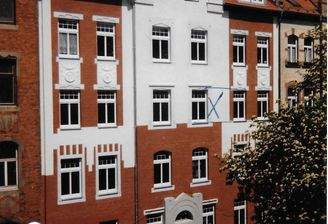 Gebäude-Ansicht Vorderseite Straße.jpg