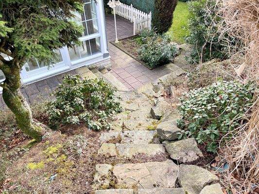 Aufgang in den Garten