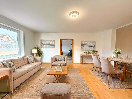 OG - Wohnzimmer mit Einrichtungsbeispiel