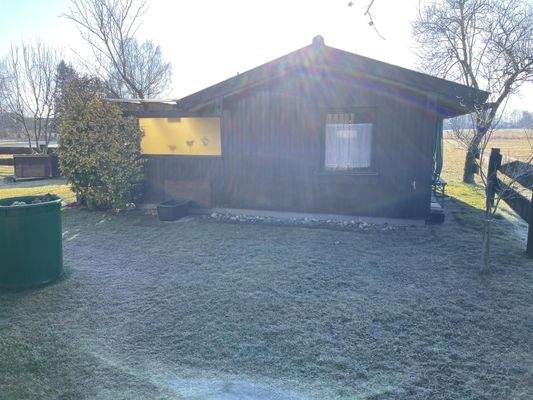 das gemauerte Gartenhaus