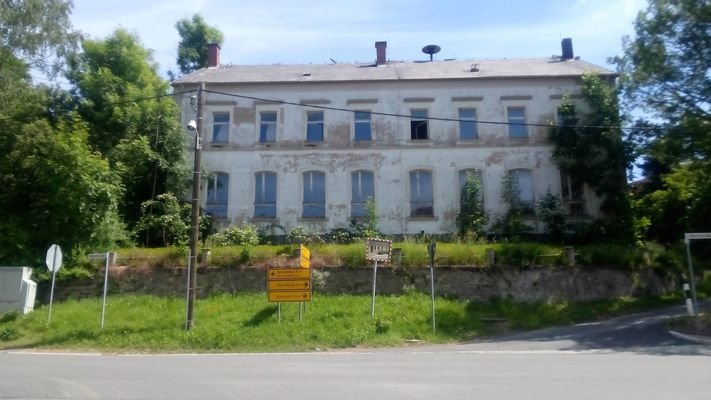 Hauptfassade an der Dorfstraße