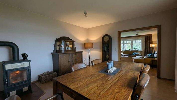 EG - Esszimmer mit Kaminofen u