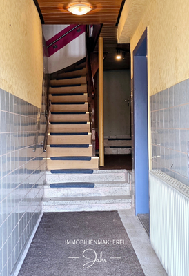 Treppenaufgang zum 1. OG