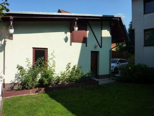 Nebengebäude mit Garage