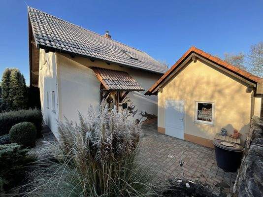 Geräteraum und Terrasse