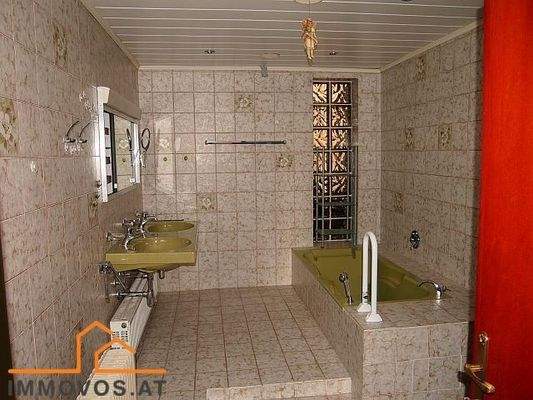 Badezimmer Ansicht 1.jpg