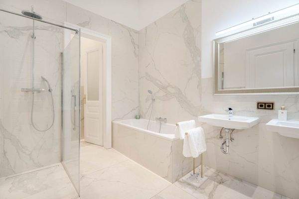 1010_Wien_Imperiales Palais-Apartment_ Badezimmer 2