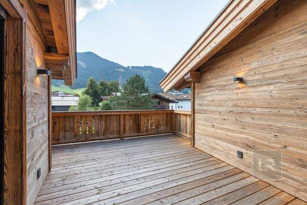 Balkon: Terrasse Kirche Ansicht 3