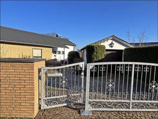 Eingangspforte zur Liegenschaft