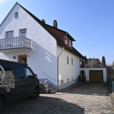 Garage und Stellplatz