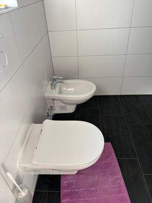 Badezimmer mit Fenster