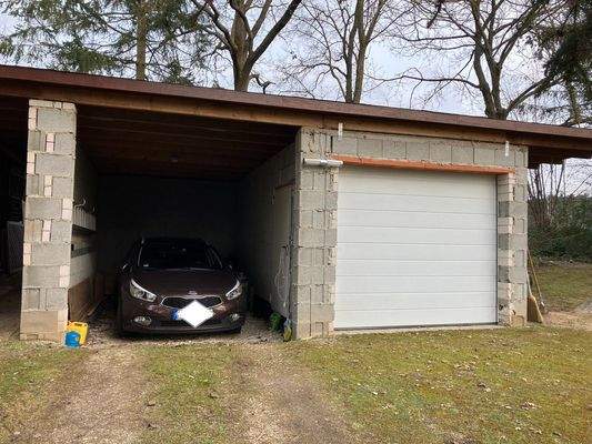 weitere Garage mit Carport