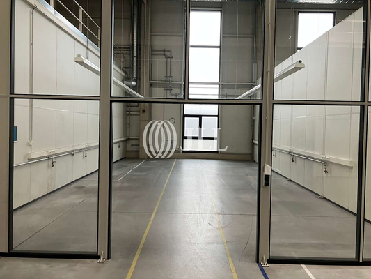 Abteilung von Hallenflächen mi