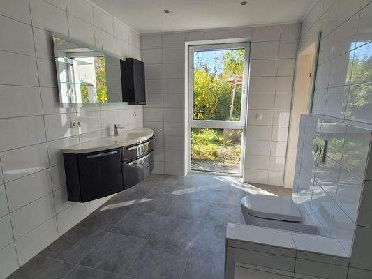 Badezimmer z. Schlafz.