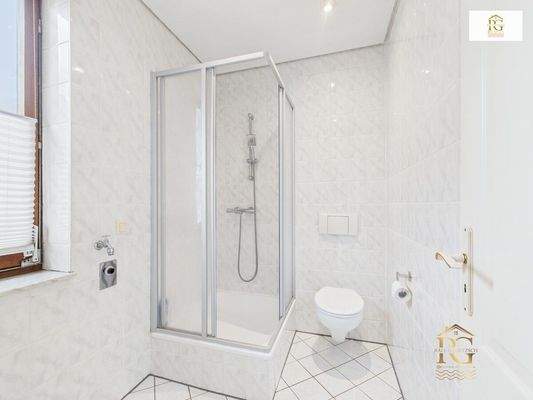 Badezimmer mit Dusche