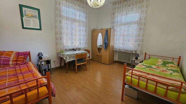 Teilansichten Zimmer (1).jpg