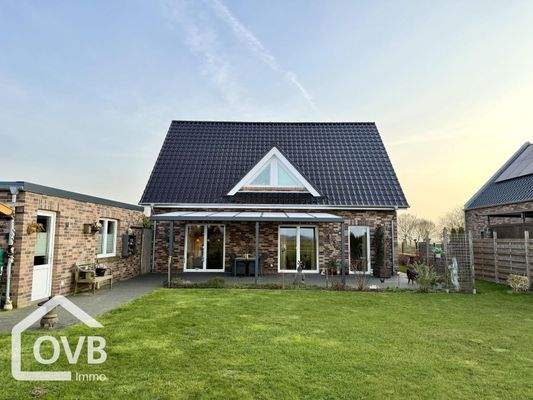 Rückansicht / überdachte Terrasse / Garten