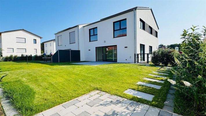 Gartenbereich Haus -/ Terrassenansicht 