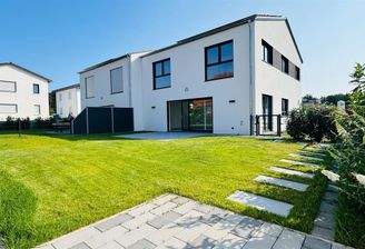 Gartenbereich Haus -/ Terrassenansicht 