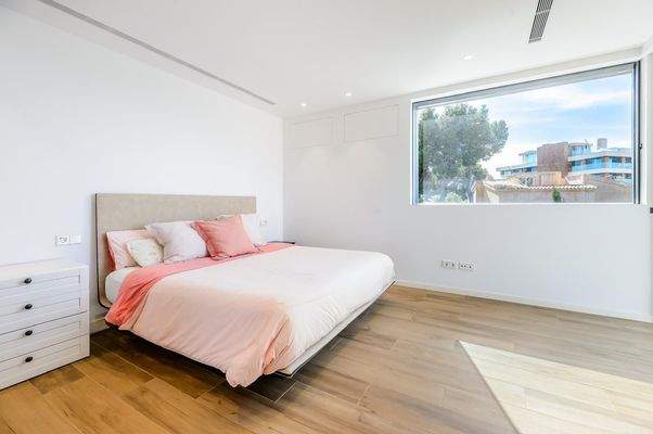 Master bedroom in villa in Bendinat 3