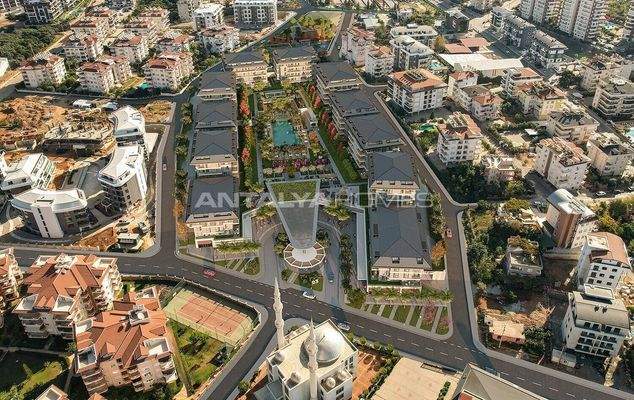 Flats in a Complex with Rich Amenities in Oba Alanya