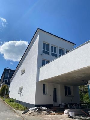 Nordansicht mit Zugang/Carport