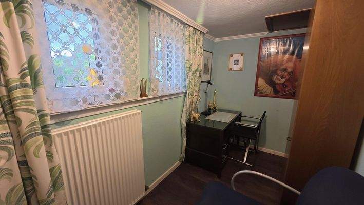 Kleines Zimmer (evtl. Büro)