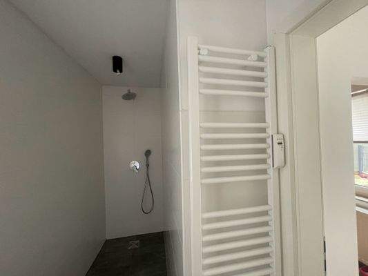 Badezimmer mit Dusche