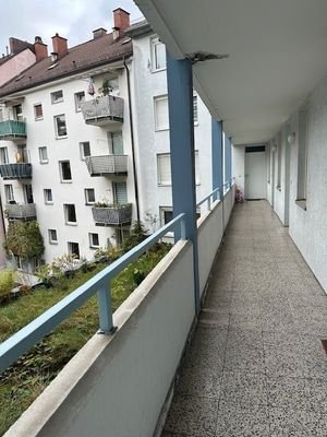 Laubengang zur Wohnung