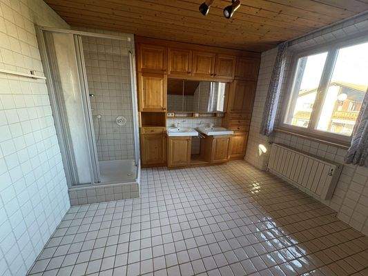 Bad zum großen Schlafzimmer