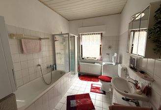 Bad mit Dusche und Wanne_Whg EG