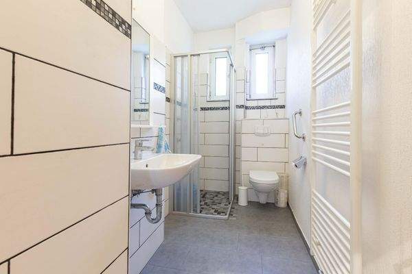 Modernes Duschbad der Erdgeschosswohnung