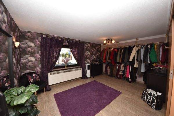 Schalfen 3 oder Ankleide UG